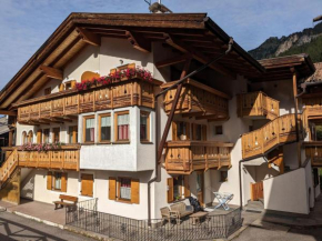 Cesa de Rich Campitello Die Fassa